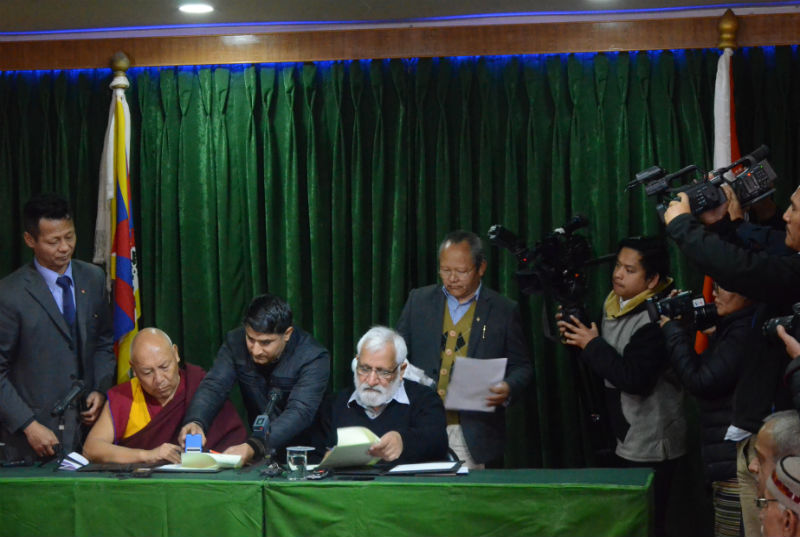 Signing the Memorandum of Understanding between LTWA and Central University of Himachal Pradesh in Dharamshala, India, on January 17, 2018. Photo: TPI/Yeshe Choesang 