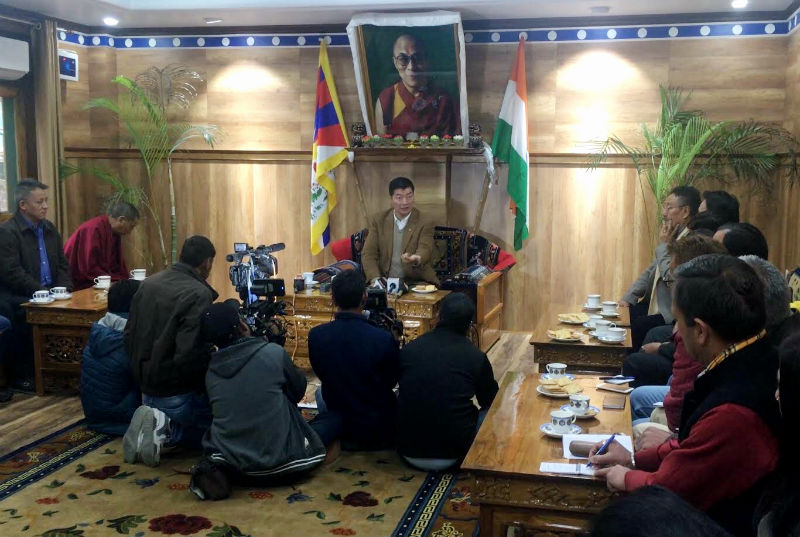 President Dr Lobsang Sangay speaking to  a delegation of around 40 Indian journalists who paid a visit  to the Central Tibetan Administration in Dharamshala, India, Thursday Morning, January 11, 2018. Photo: TPI