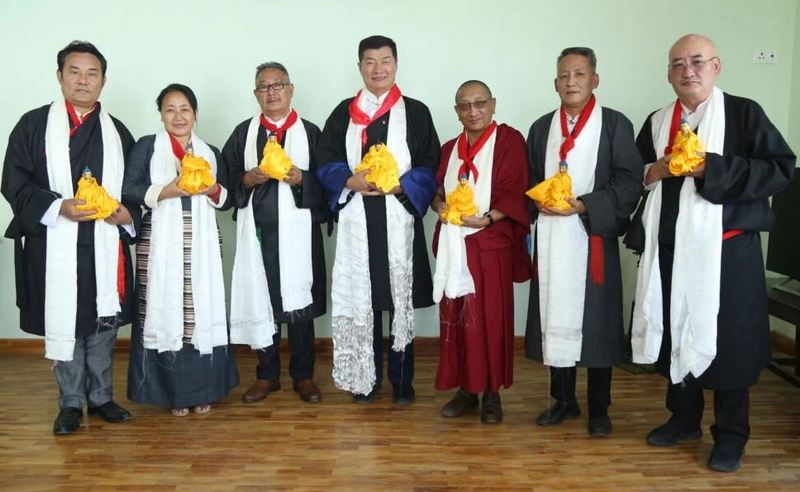 His Holiness presented a statue of Lord Buddha to the outgoing President and ministers of 15th Cabinet, the CTA, Dharamshala, India, May 28, 2021. Photo: CTA