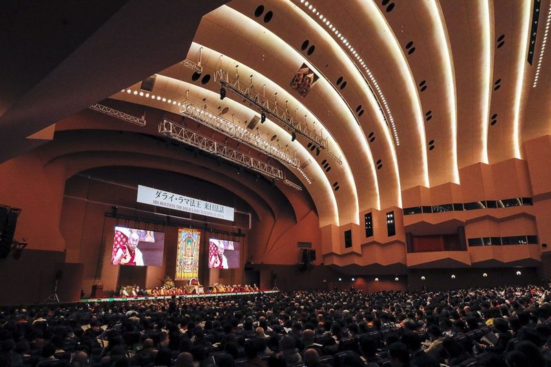 His Holiness the Dalai Lama speaking to the more than 5000 people attending his teachings at the Pacifico Yokohama National Convention Hall in Yokohama, Japan on November 14, 2018. Photo by Tenzin Choejor