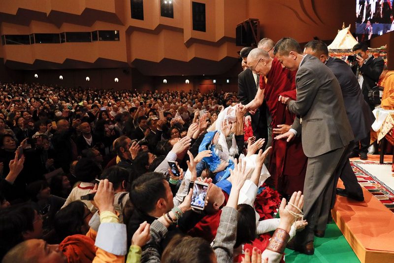 His Holiness the Dalai Lama shaking hands of members of the audience as he leaves the stage of the Pacifico Yokohama National Convention Hall at the conclusion of his teachings in Yokohama, Japan on November 15, 2018. Photo by Tenzin JIgme