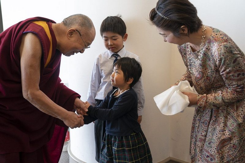 His Holiness the Dalai Lama fondly greeting the daughter of an old friend and supporter in Yokohama, Japan on November 16, 2018. Photo by Tenzin Choejor