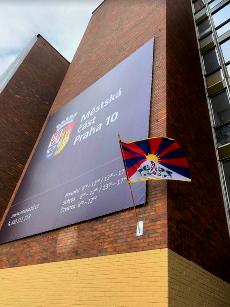 Tibetan flag in city of Praha. Photo: Tibet Bureau Geneva